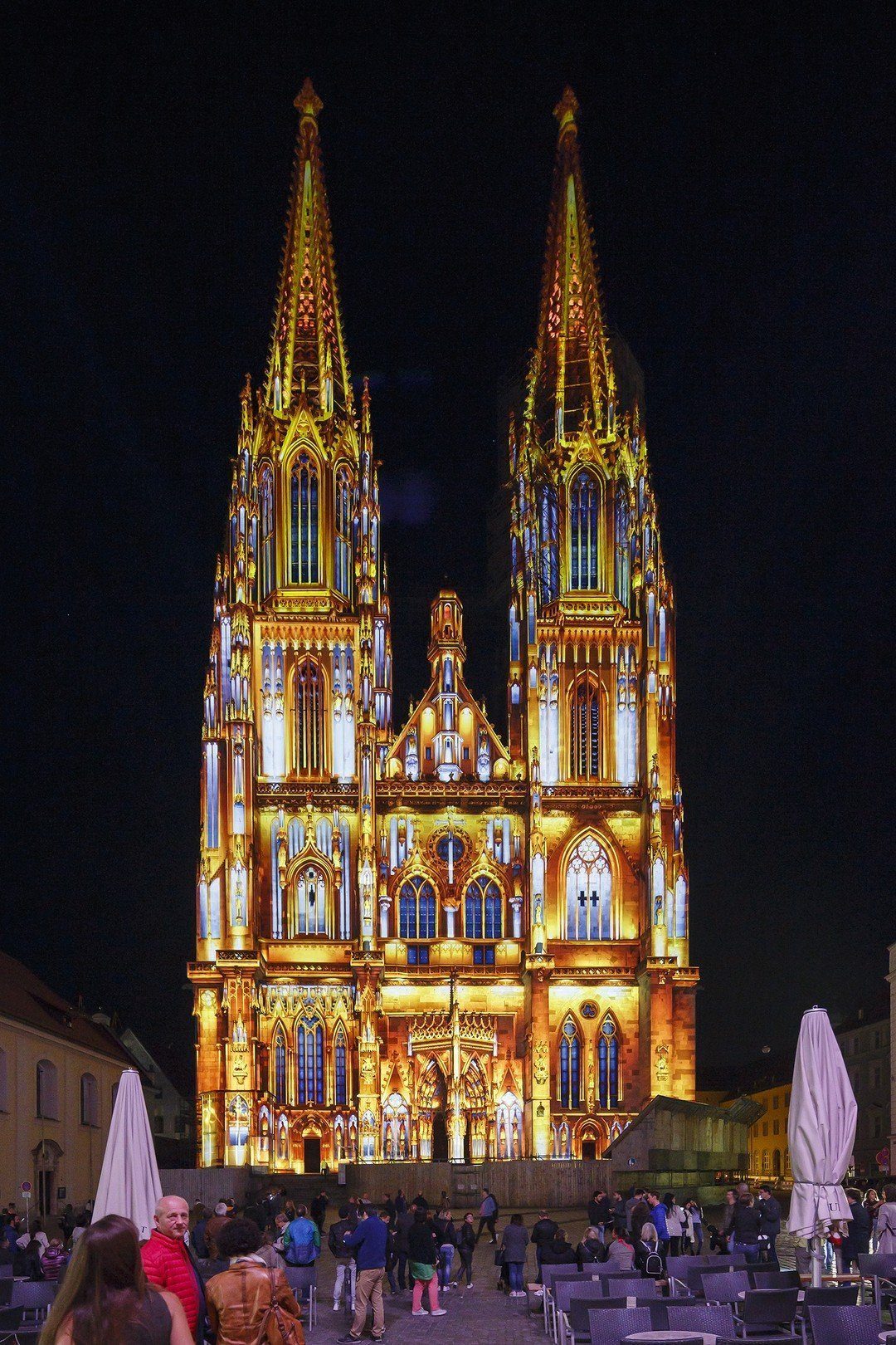 SaintPeter Cathedral, Regensburg Video Mapping Modulo Pi